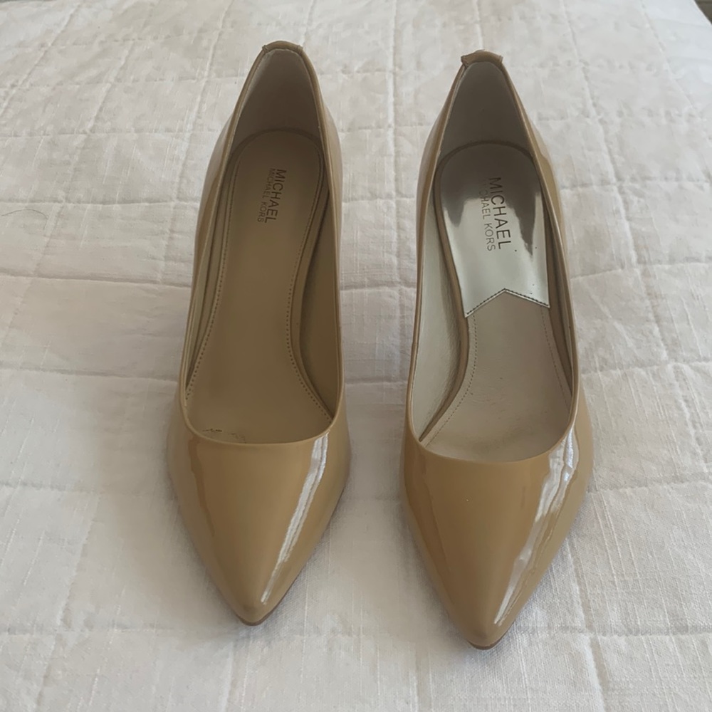 Michael Kors Nude Pumps